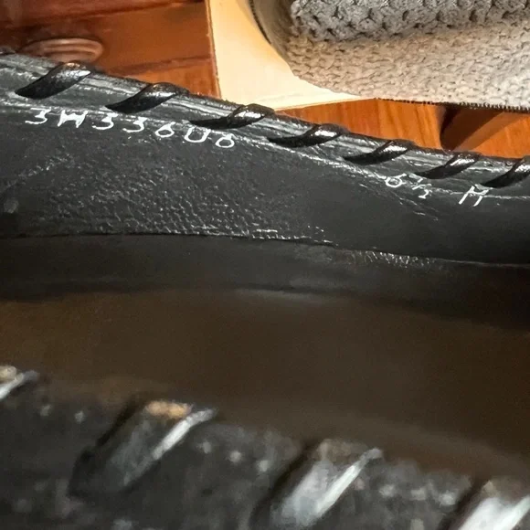 Stuart Weitzman Pointed Toe Heels Black Suede Tassels Size 6.5M - Picture 15 of 16